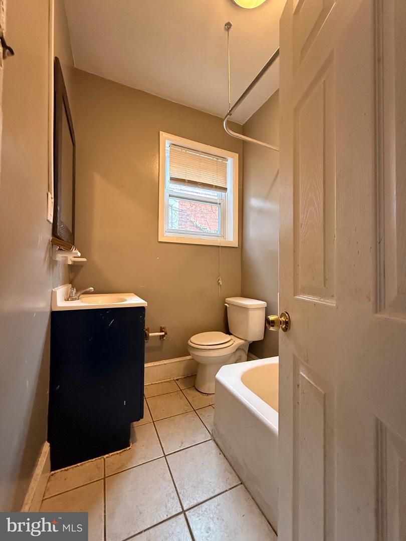 1239 N Allison St Property Photo 20