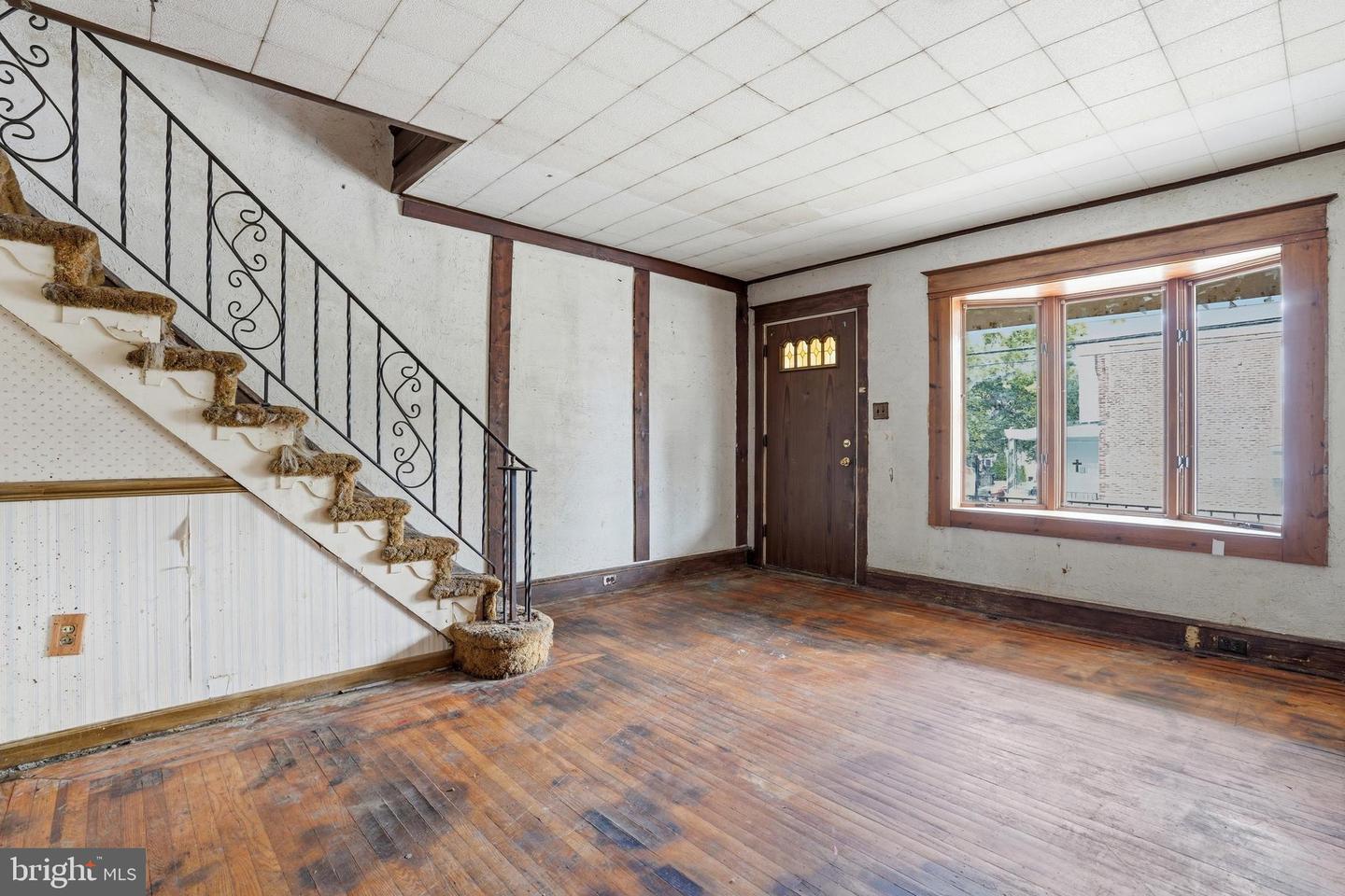 6154 Walker St Property Photo 4