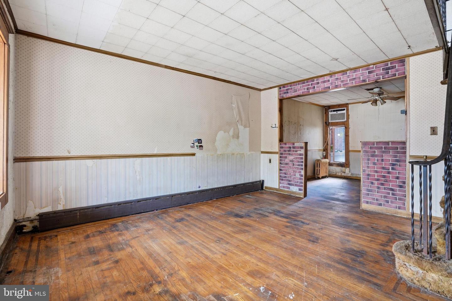 6154 Walker St Property Photo 5