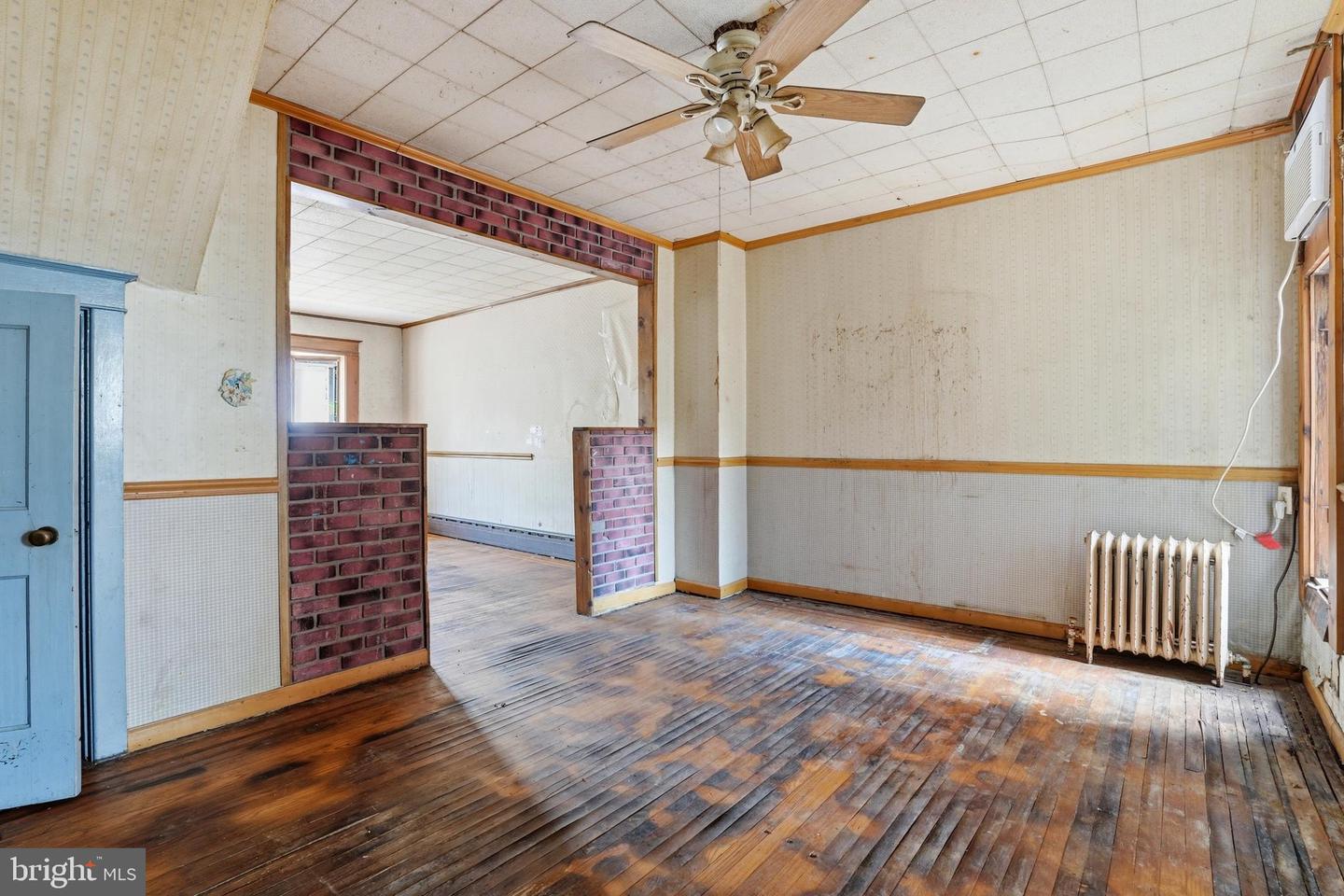 6154 Walker St Property Photo 6
