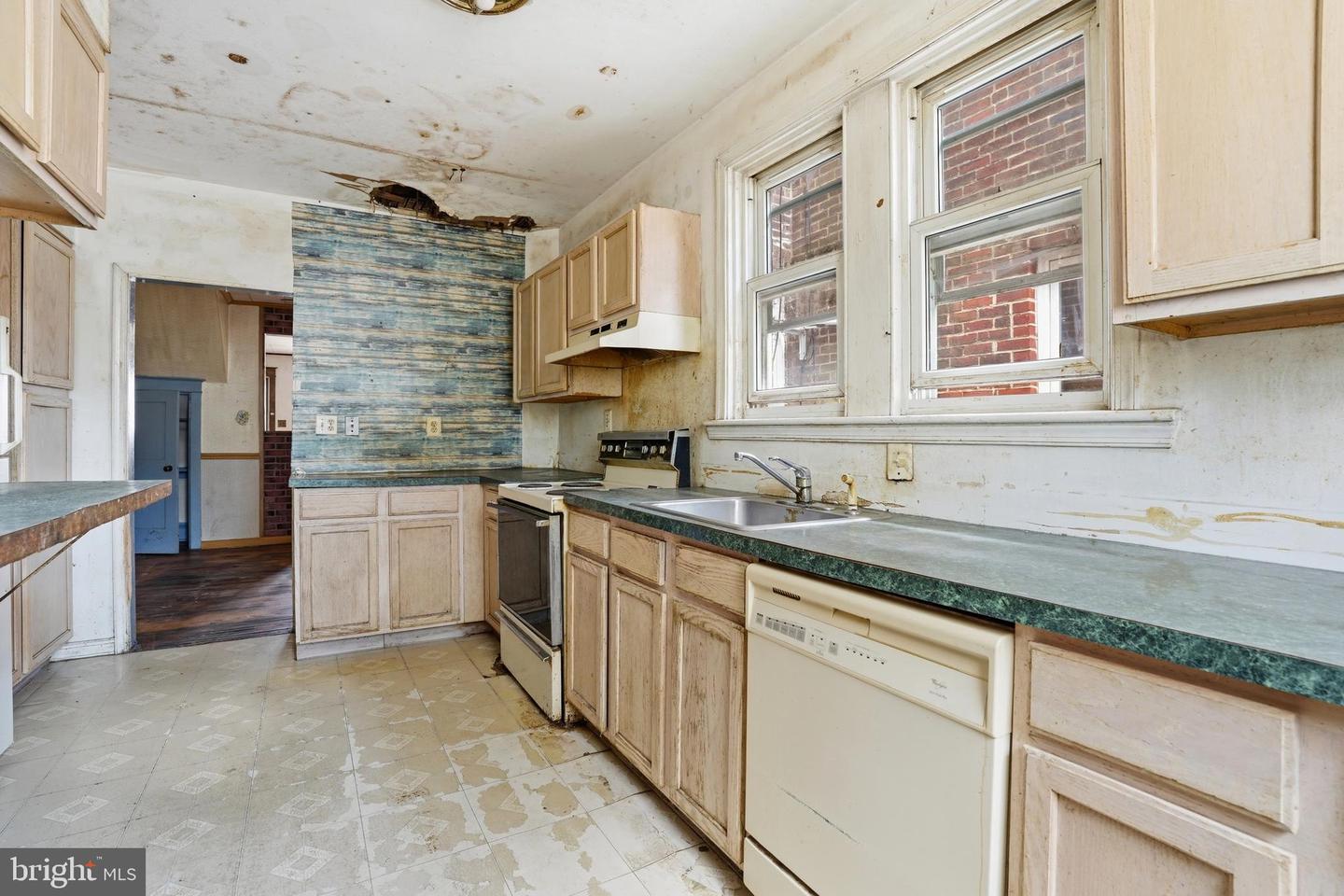 6154 Walker St Property Photo 10