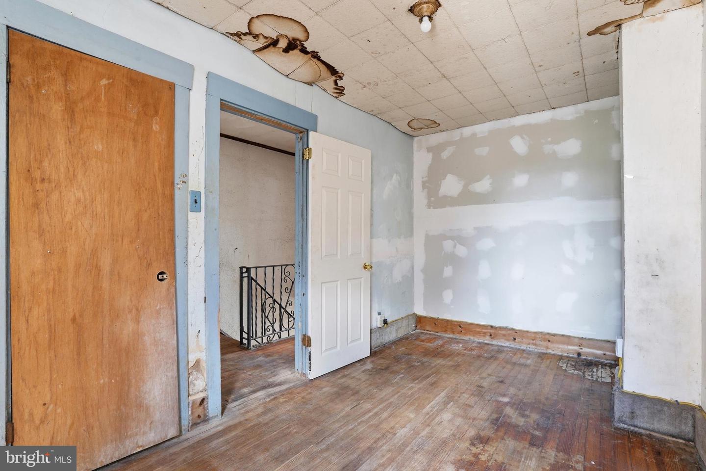 6154 Walker St Property Photo 15