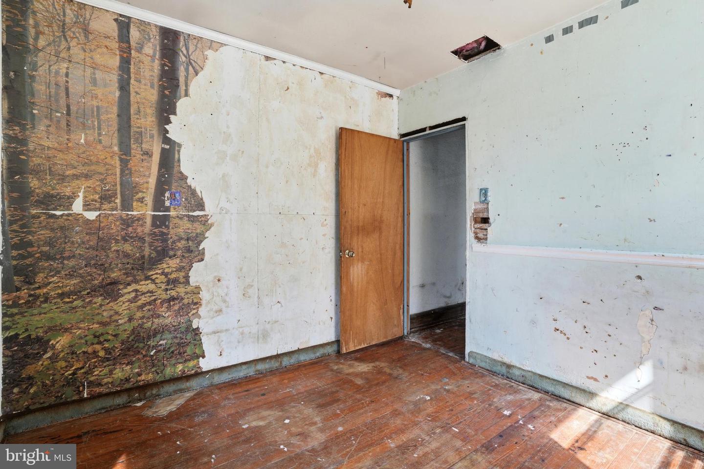 6154 Walker St Property Photo 17