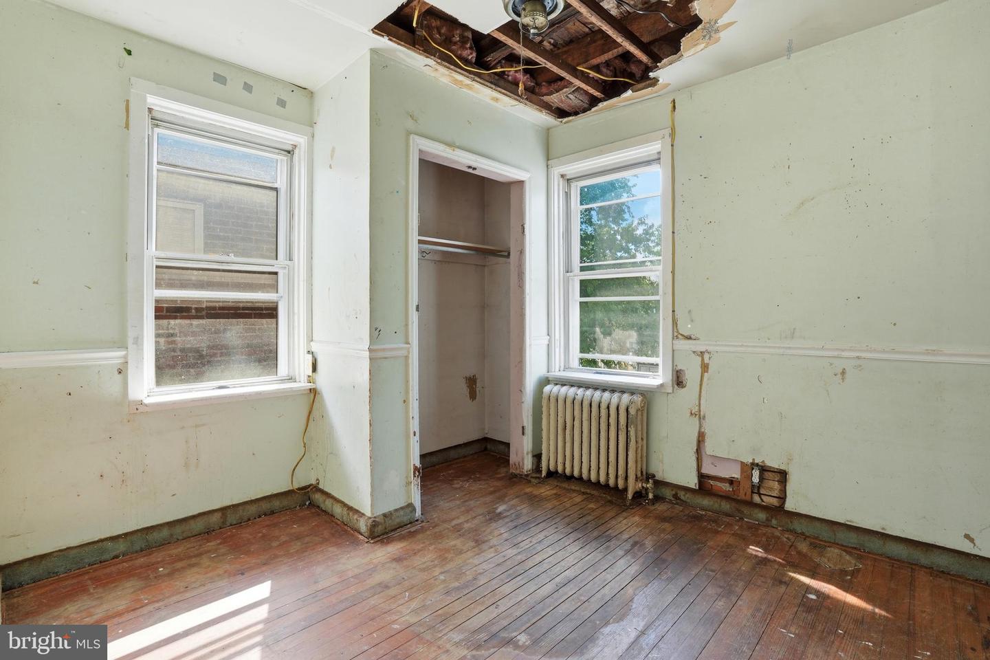 6154 Walker St Property Photo 18
