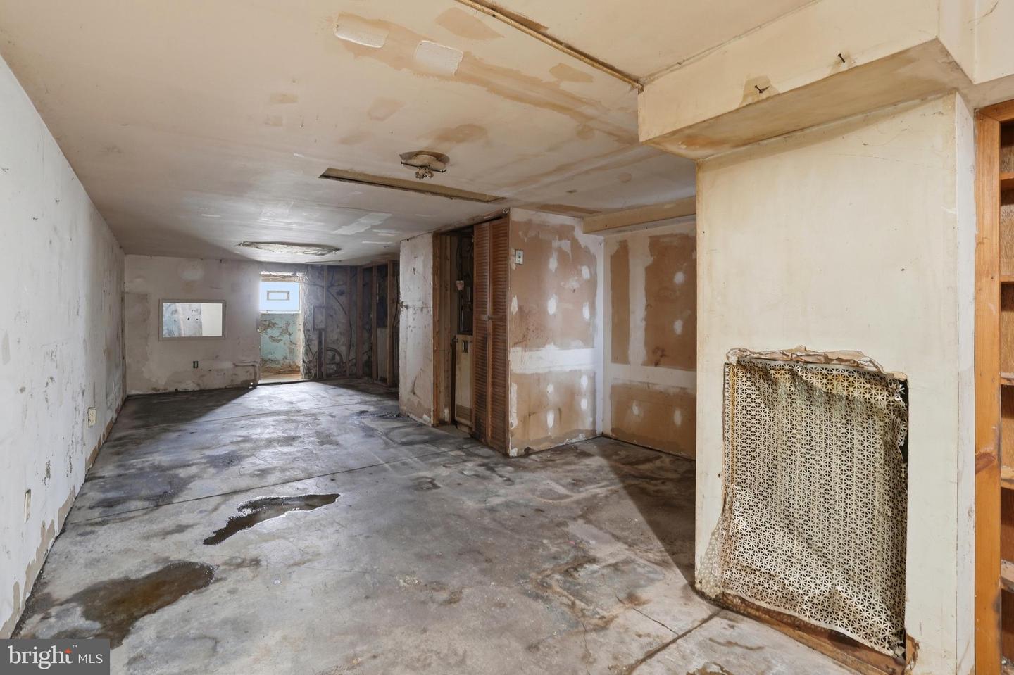 6154 Walker St Property Photo 20