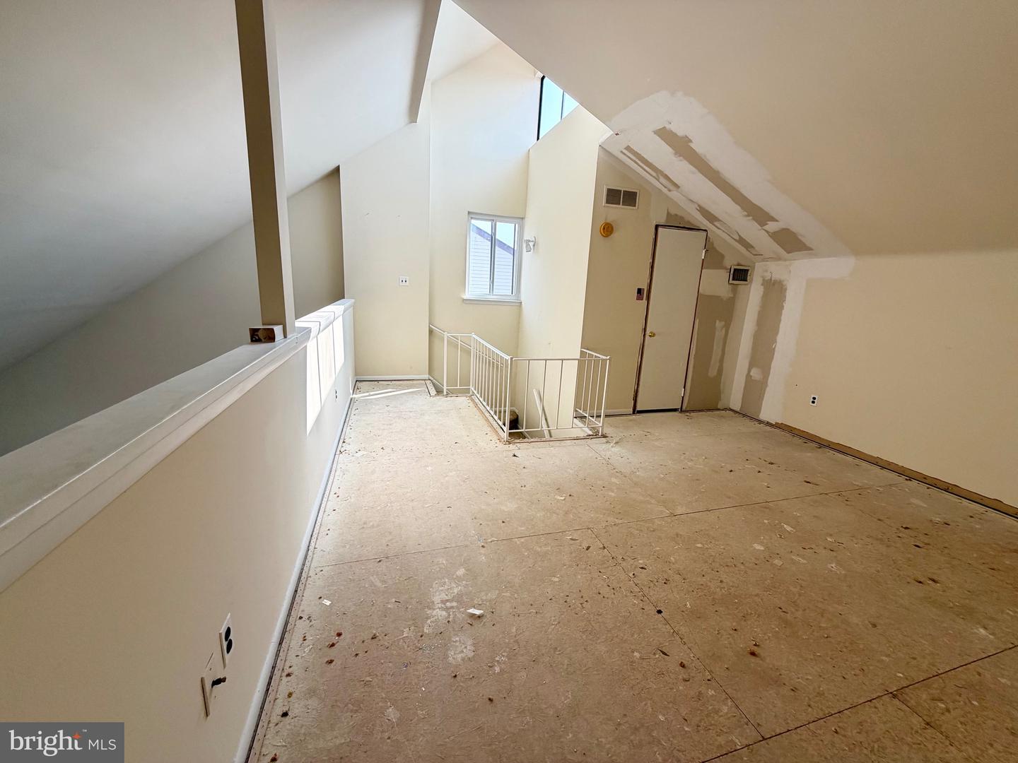 9525-00 James St #2b Property Photo 14