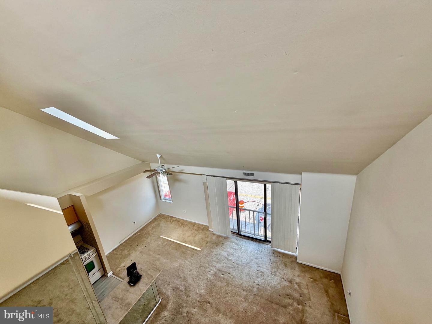 9525-00 James St #2b Property Photo 15