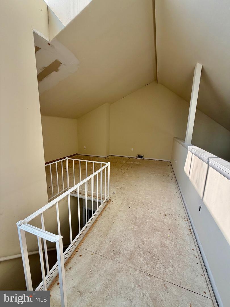 9525-00 James St #2b Property Photo 16