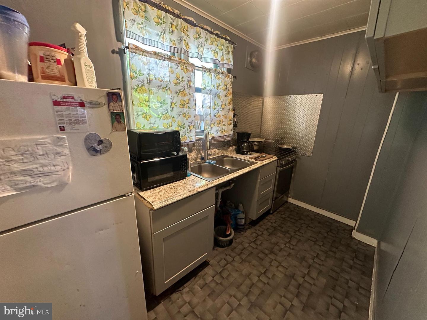 3045 Agate St Property Photo 4