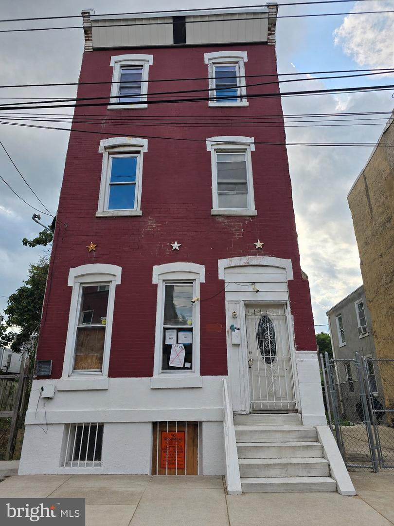 1848 N 21ST ST Property Photo 1