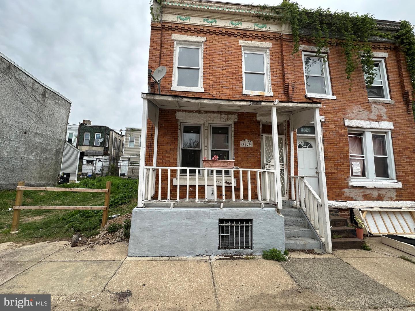 3329 W FIRTH ST Property Photo 1