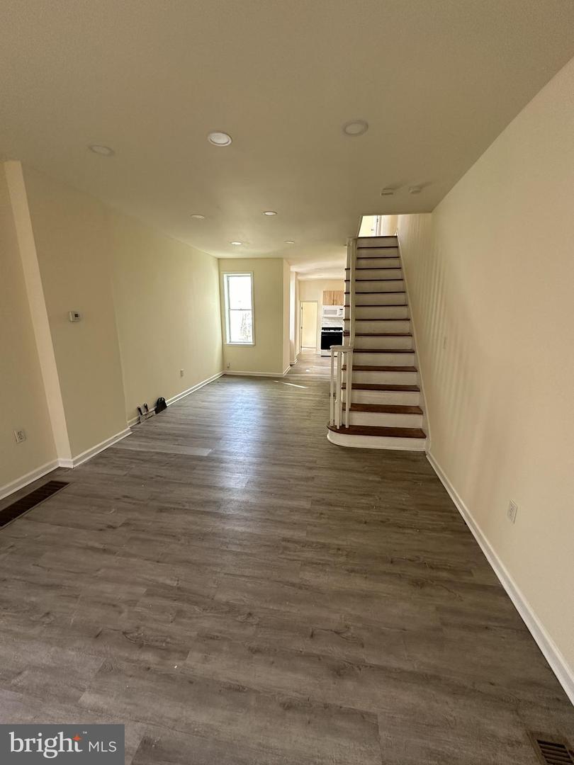 2115 Wakeling St Property Photo 2