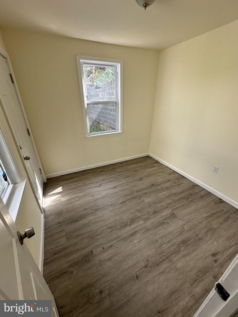 2115 Wakeling St Property Photo 6
