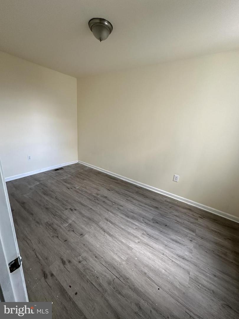 2115 Wakeling St Property Photo 8