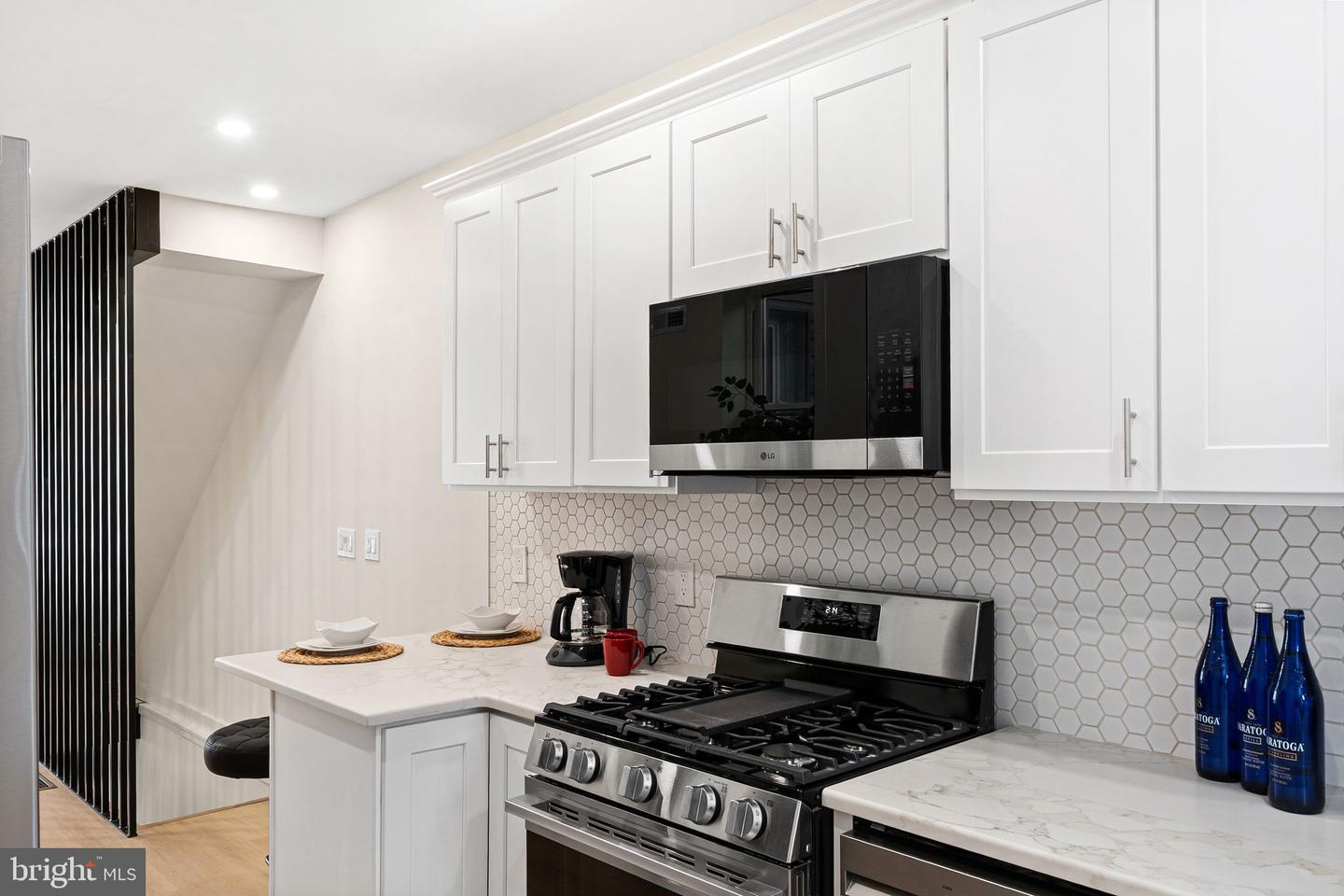 2117 Sears St Property Photo 4