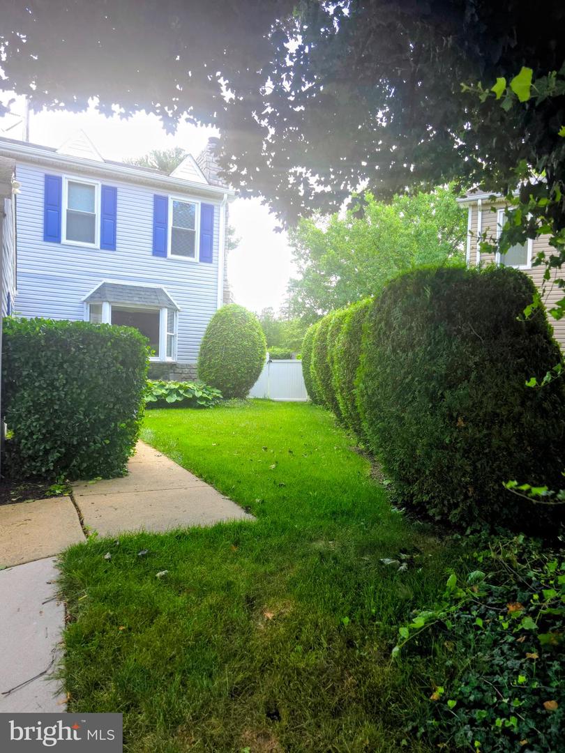 1036 Hazelwood Dr Property Photo 2