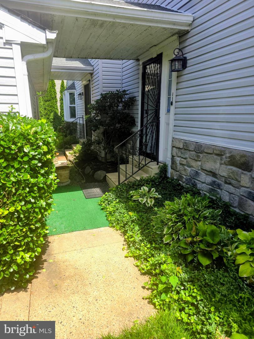1036 Hazelwood Dr Property Photo 4