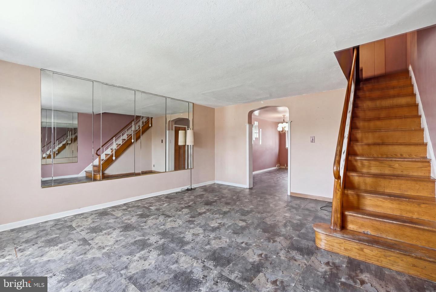 8033 Temple Rd Property Photo 6