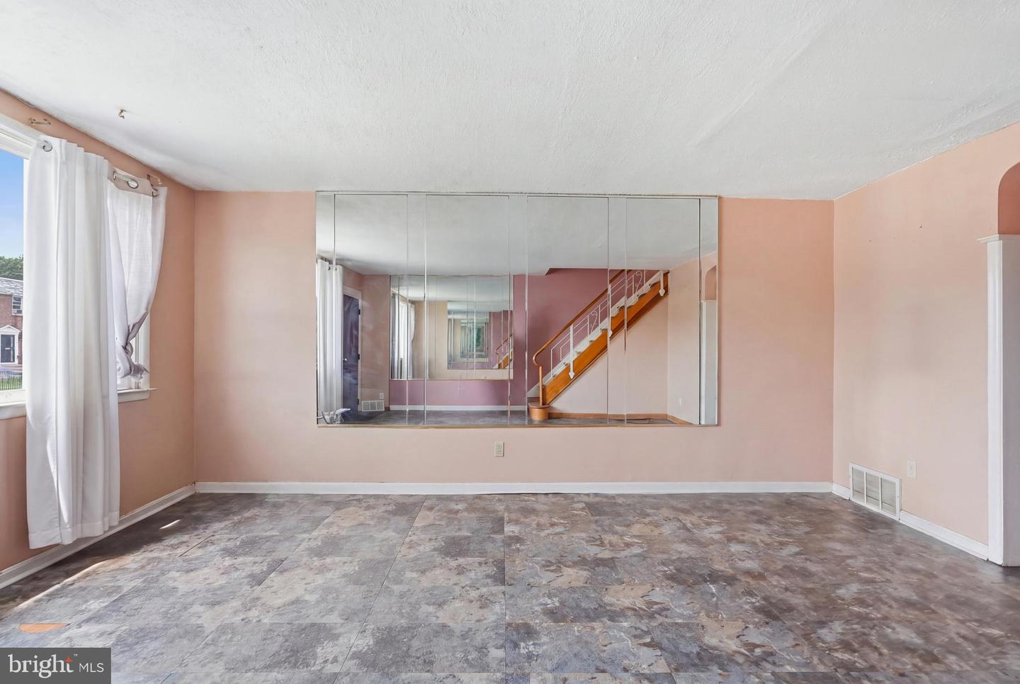 8033 Temple Rd Property Photo 8