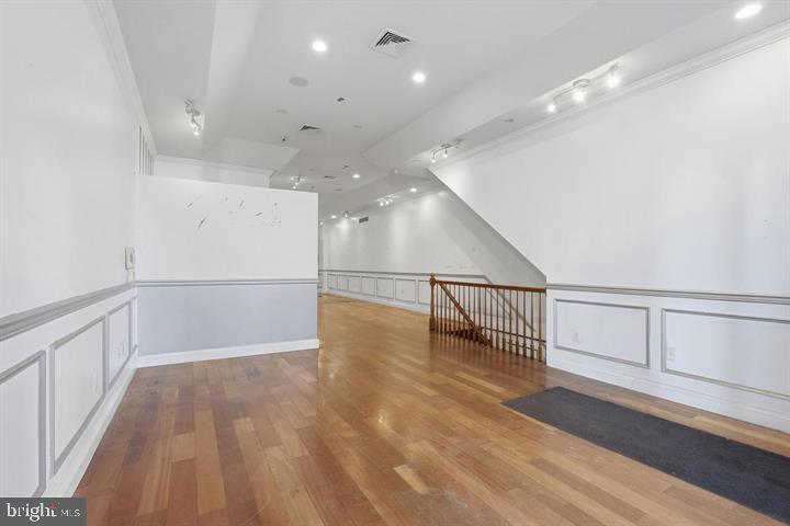 329 W Girard Ave Property Photo 4