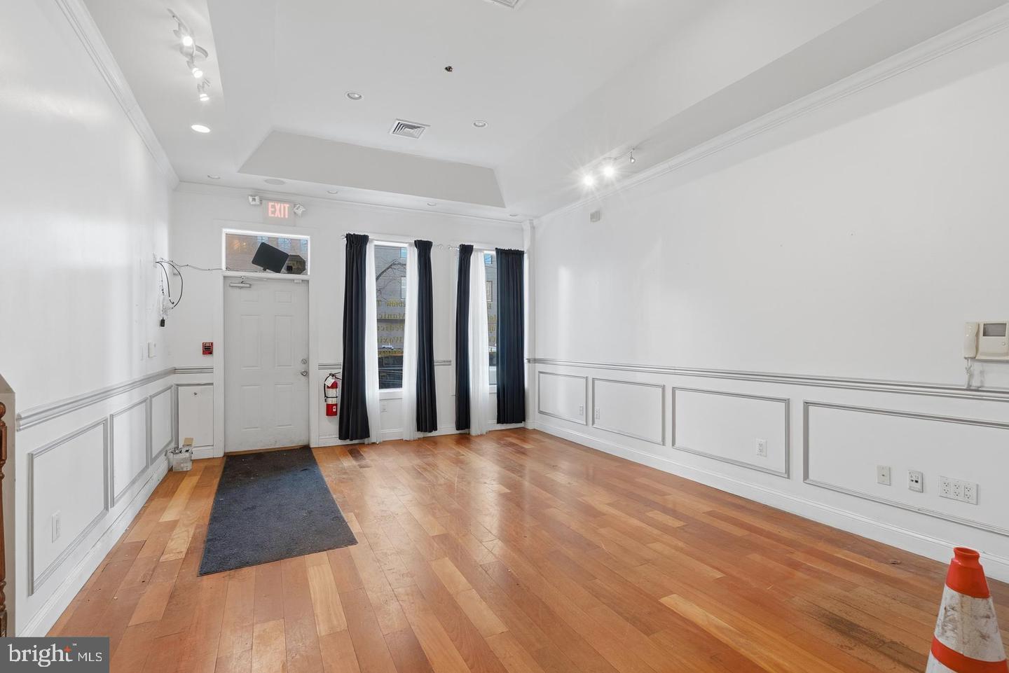 329 W Girard Ave Property Photo 5