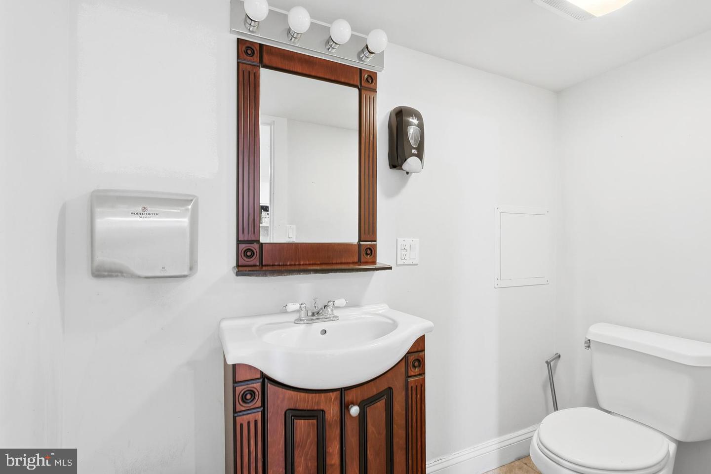 329 W Girard Ave Property Photo 10