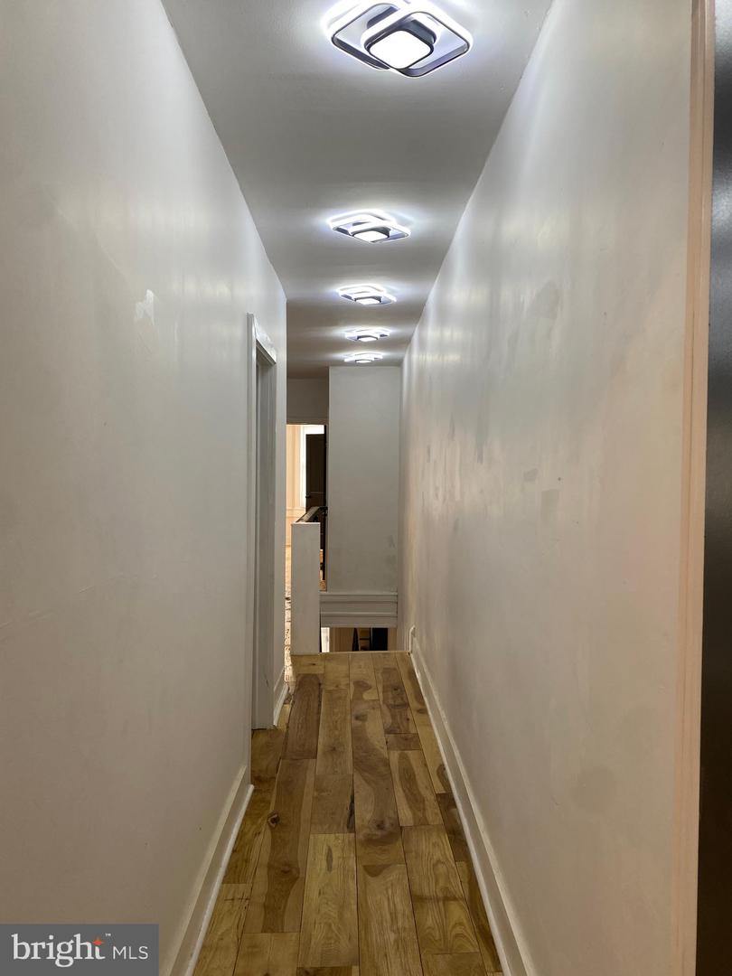 923 Lindley Ave Property Photo 14