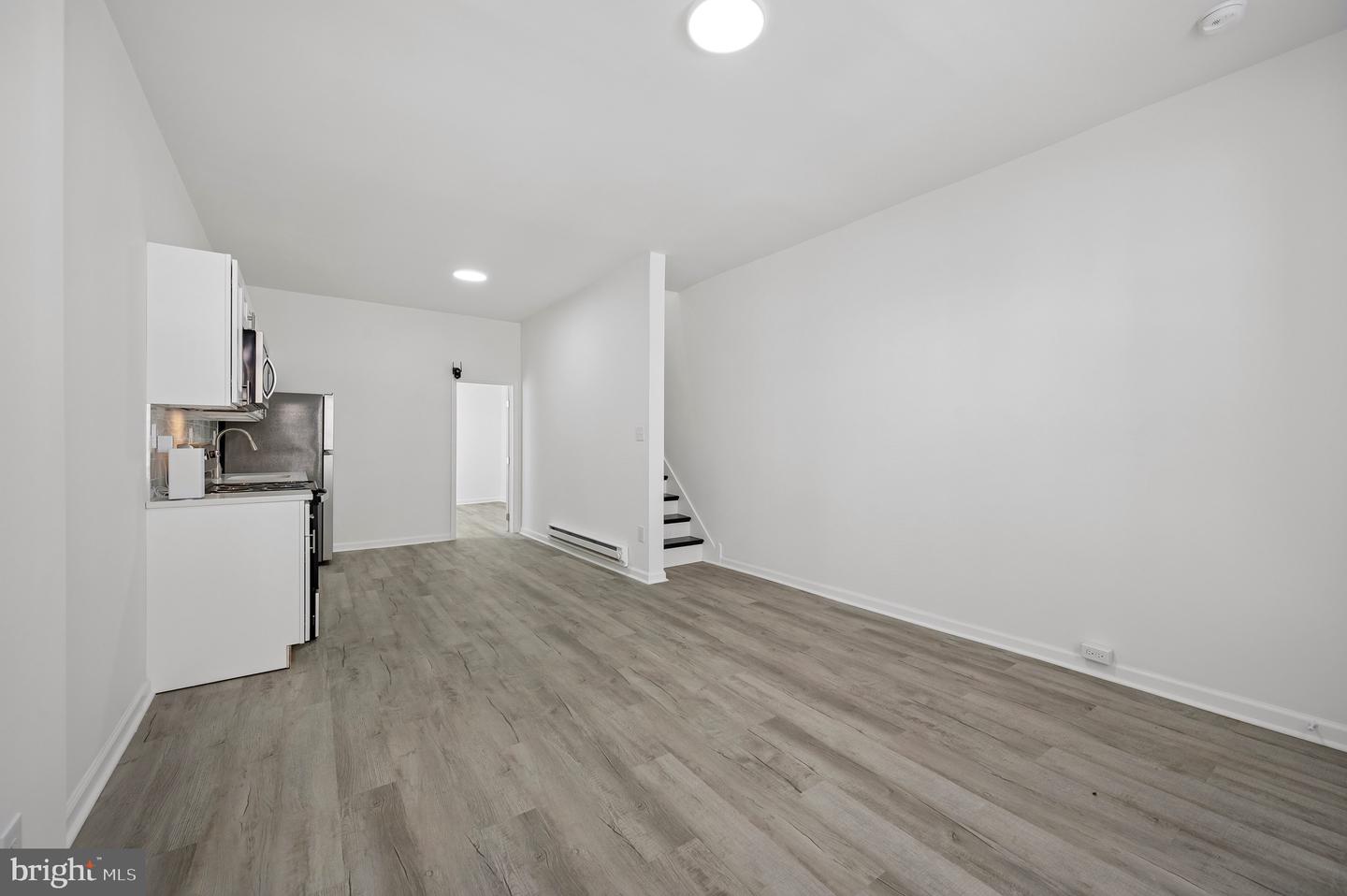 1216 W Firth St Property Photo 2
