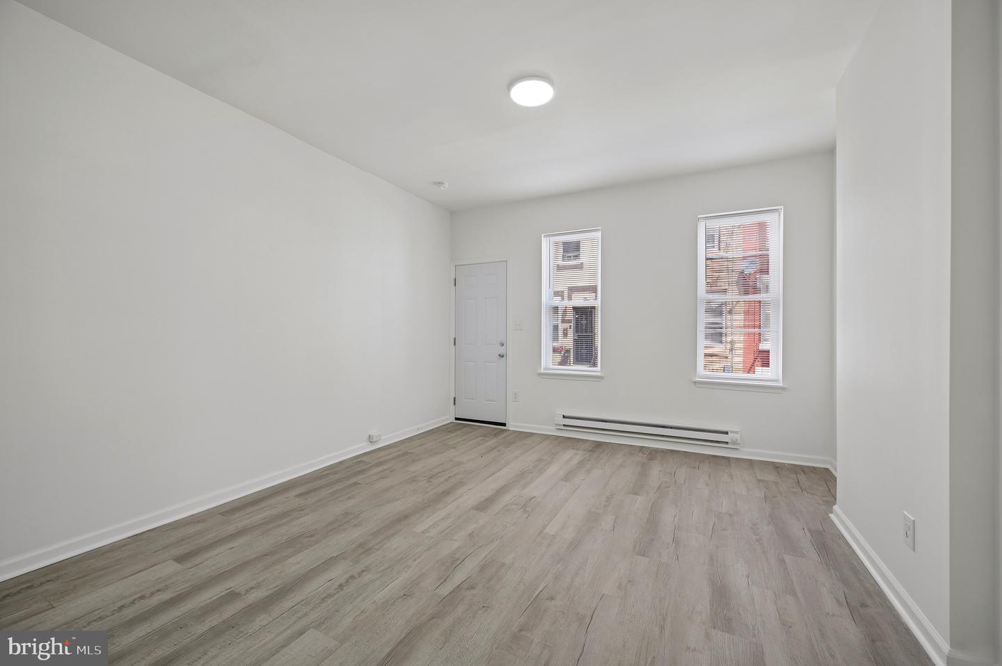 1216 W Firth St Property Photo 3