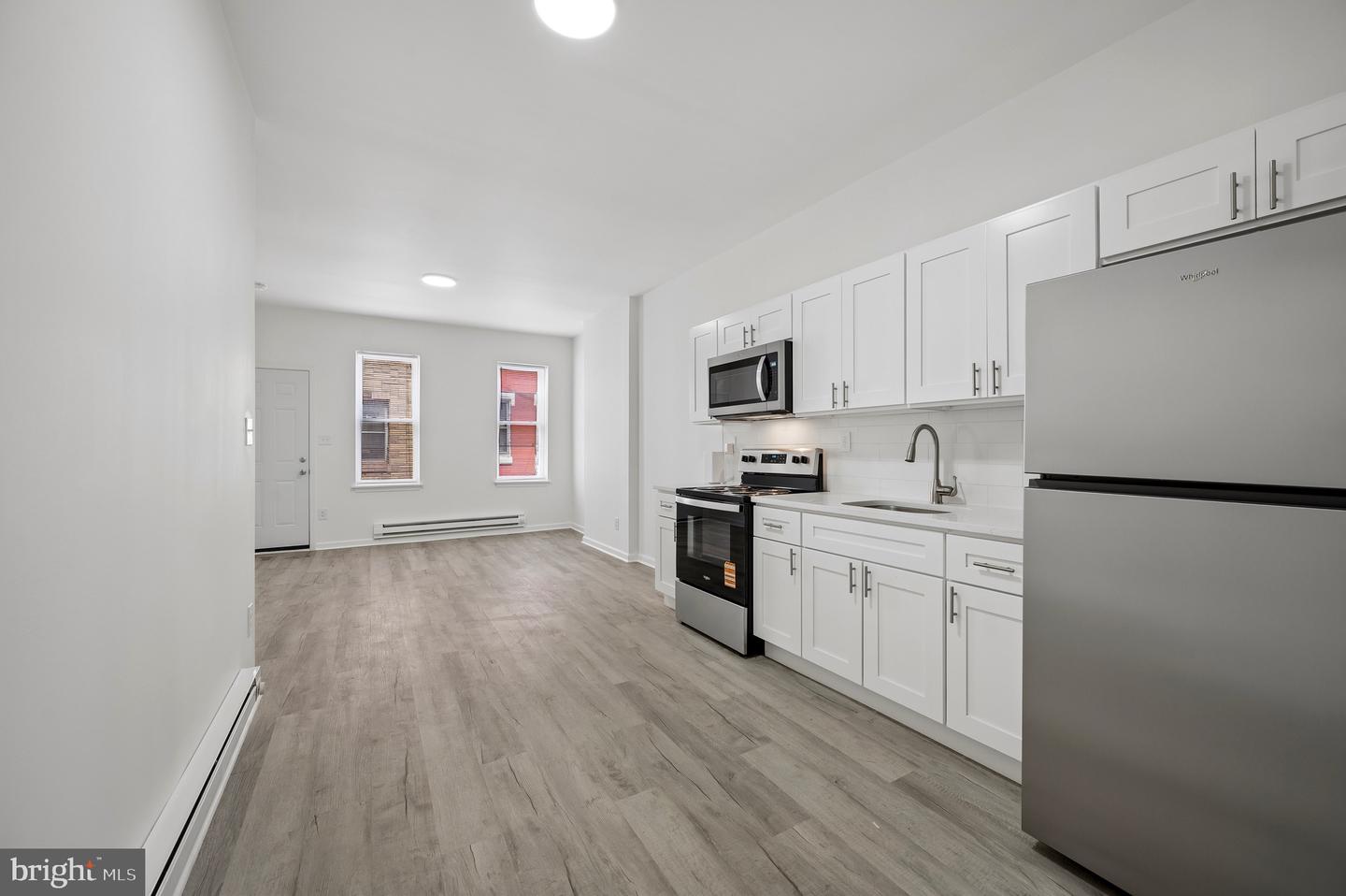 1216 W Firth St Property Photo 4