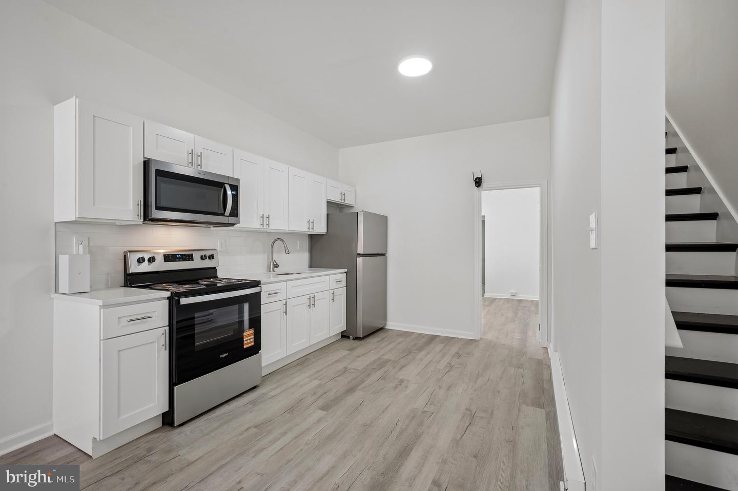 1216 W Firth St Property Photo 5