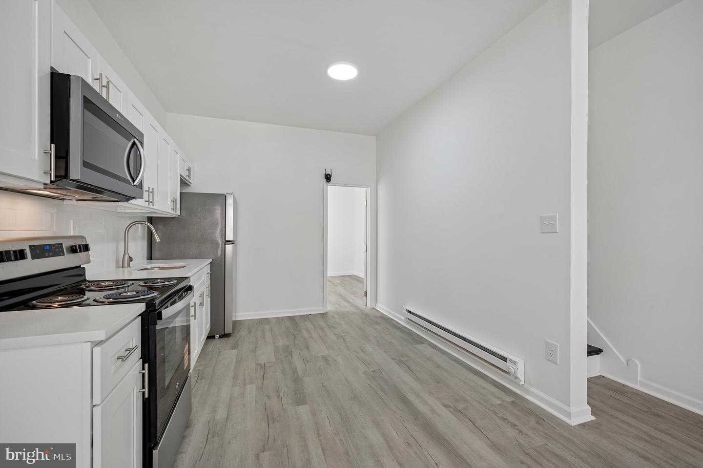 1216 W Firth St Property Photo 6