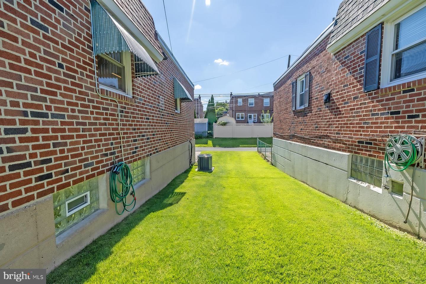 7657 Fillmore St Property Photo 5