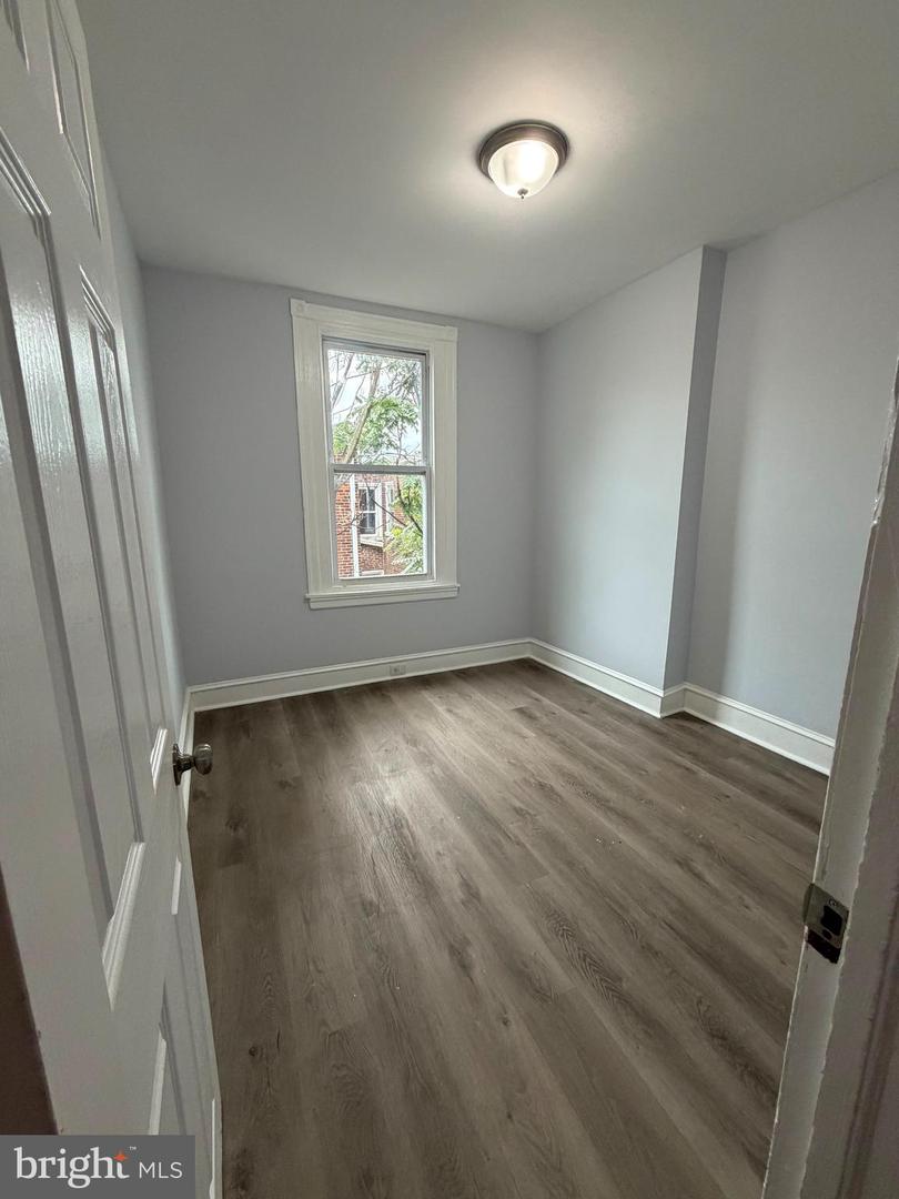 5323 Lesher St Property Photo 14