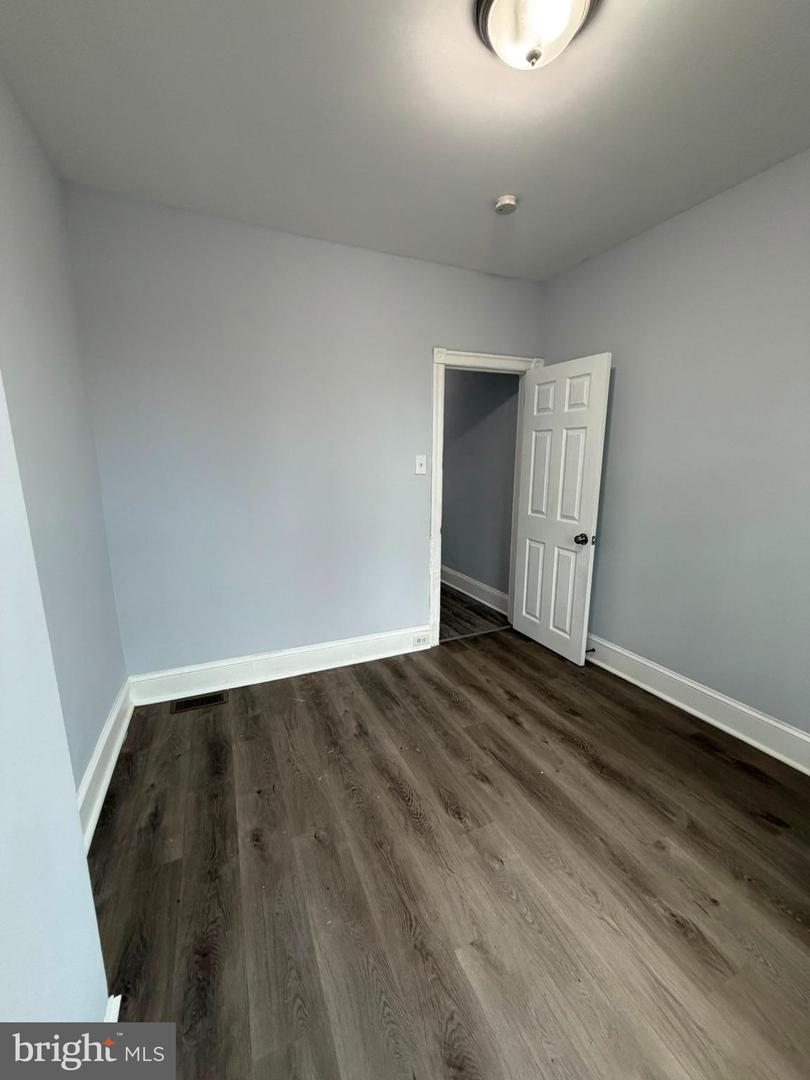 5323 Lesher St Property Photo 16