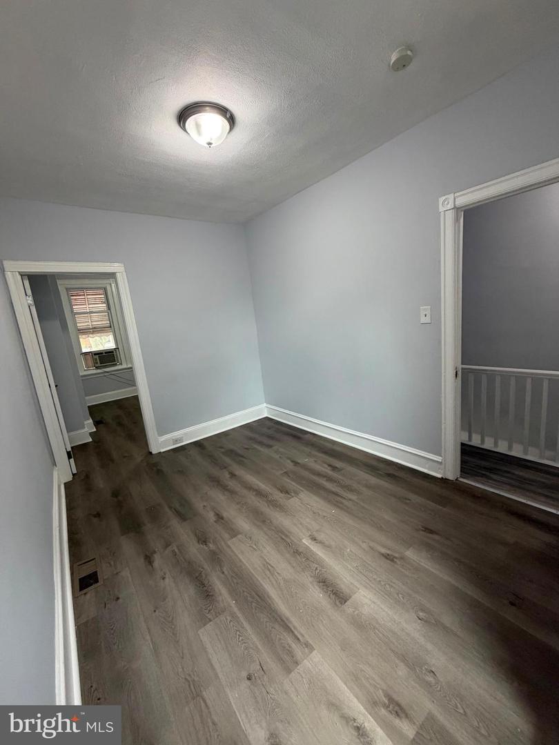 5323 Lesher St Property Photo 19
