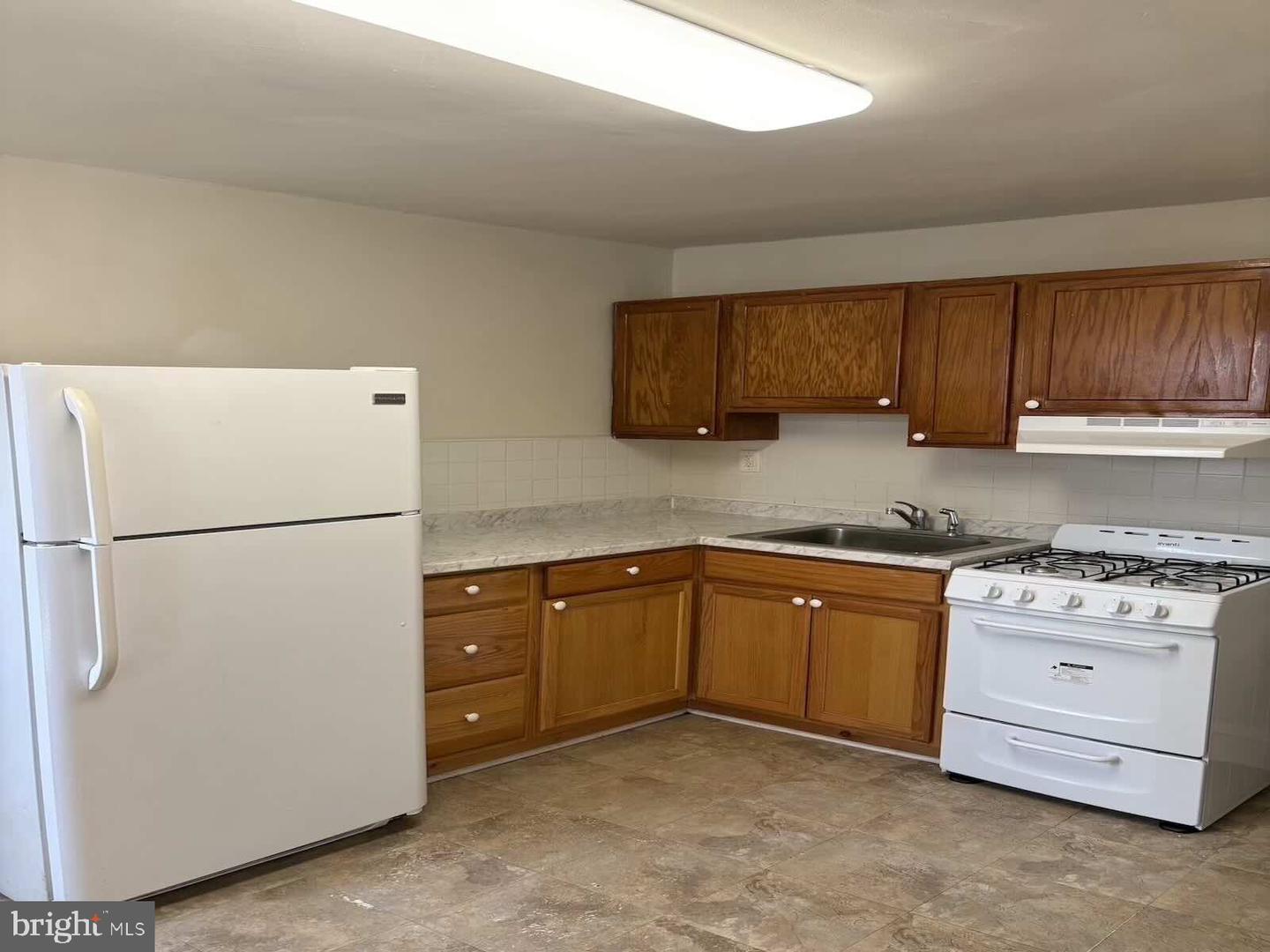 5450 Diamond St #2nd Floor Property Photo 9