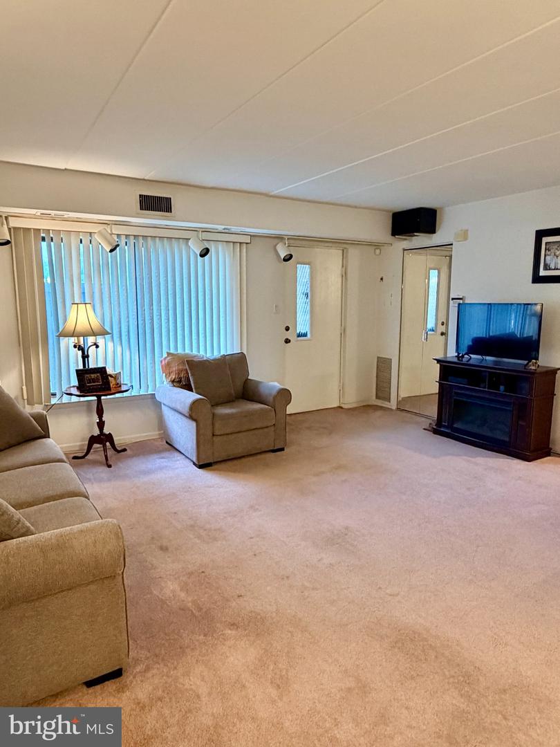 67002-00 Delaire Landing Rd #2 Property Photo 14
