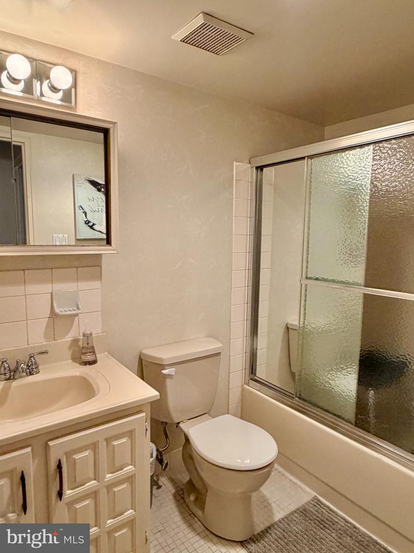 67002-00 Delaire Landing Rd #2 Property Photo 31