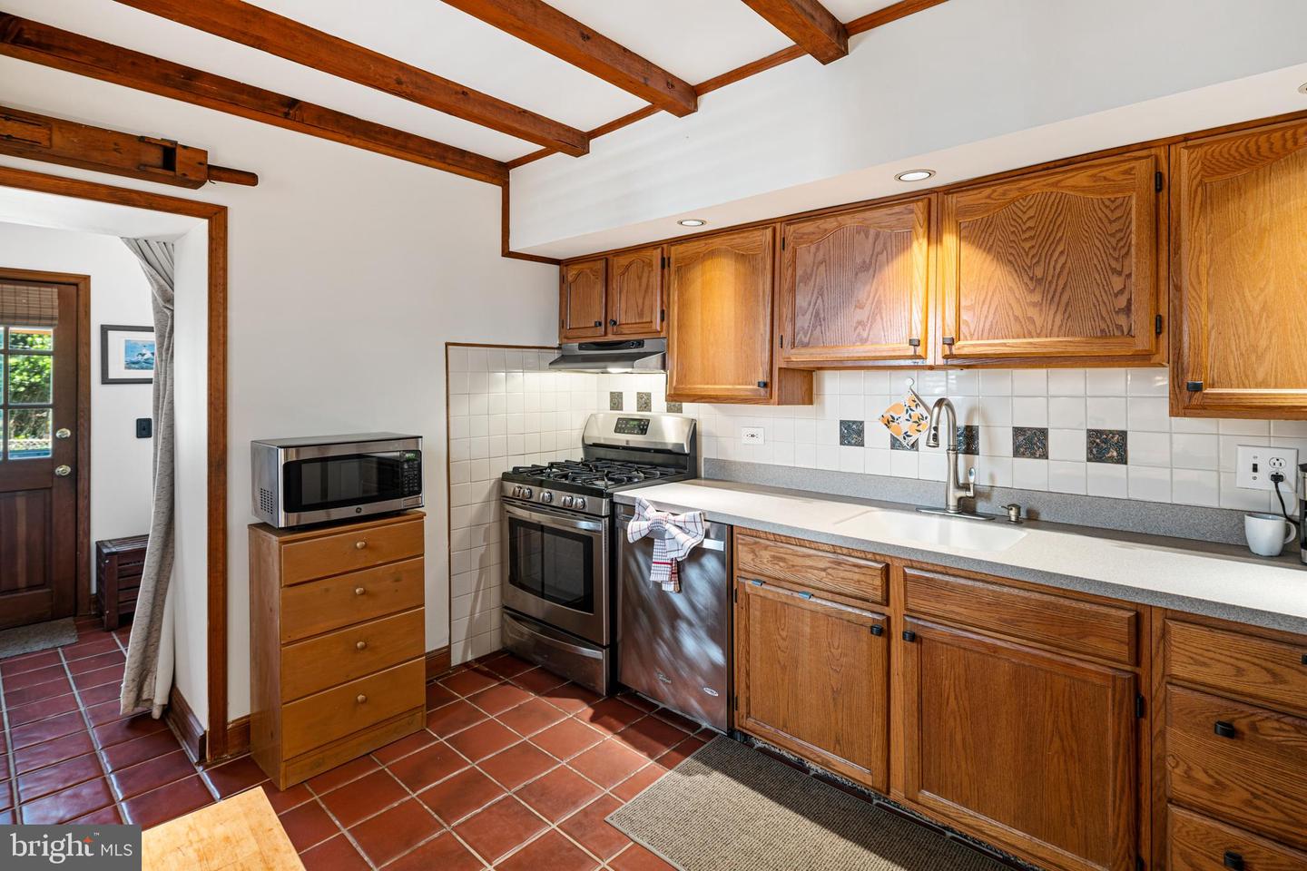 269 Lauriston St Property Photo 10