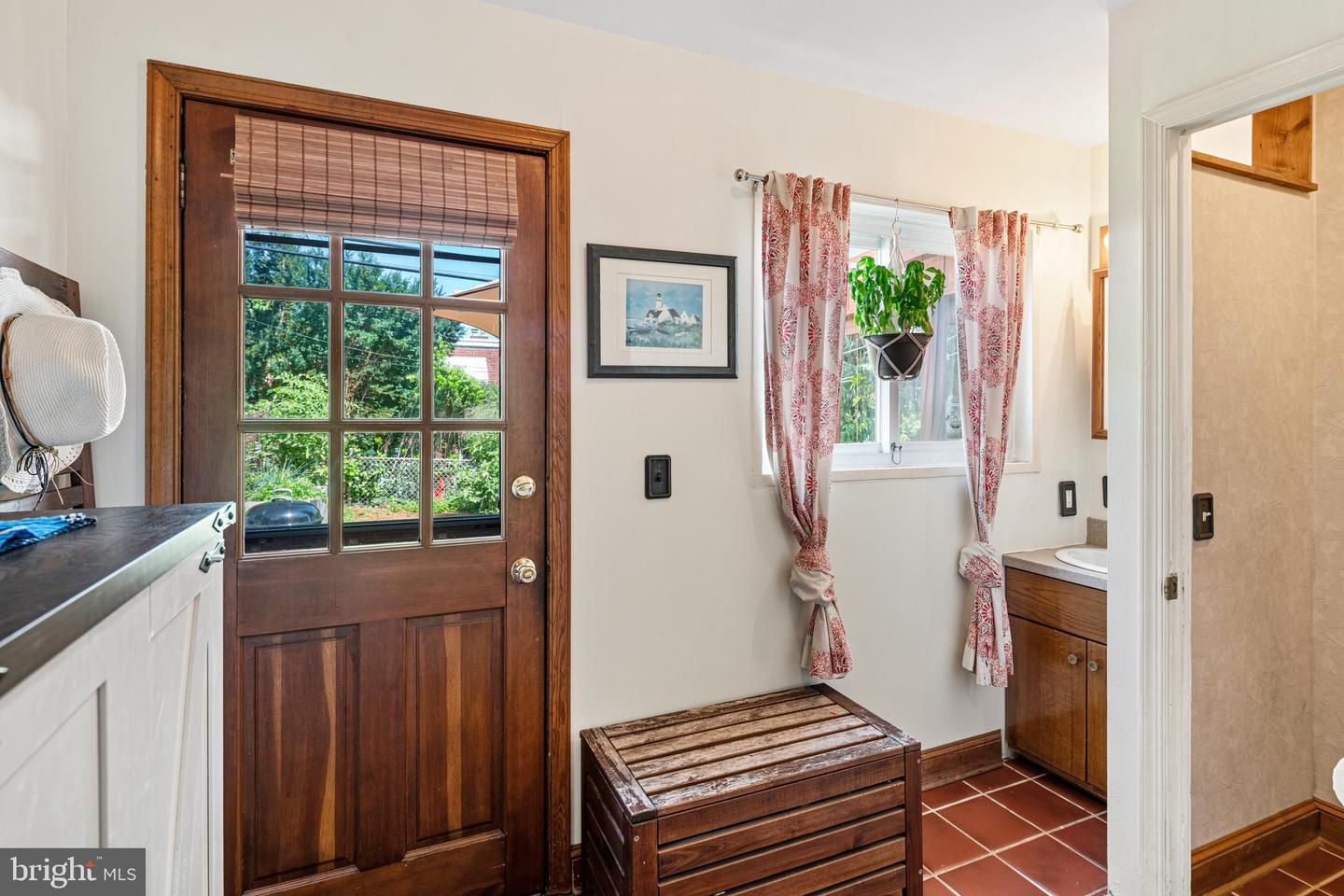 269 Lauriston St Property Photo 16