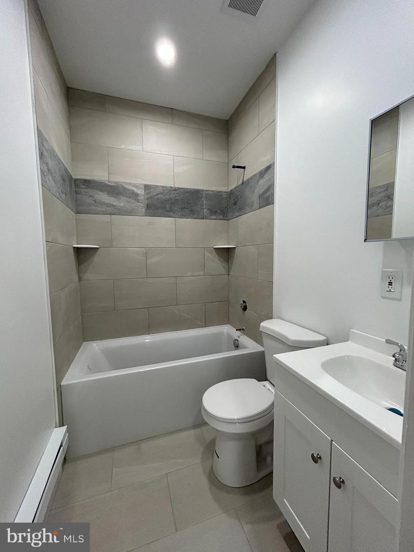 2022 W Ontario St #2 Property Photo 3