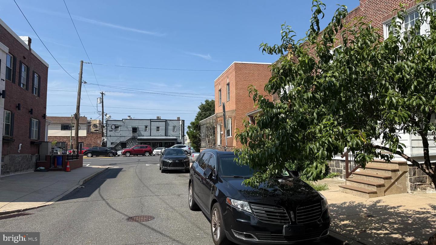 2711 S Alder St Property Photo 2