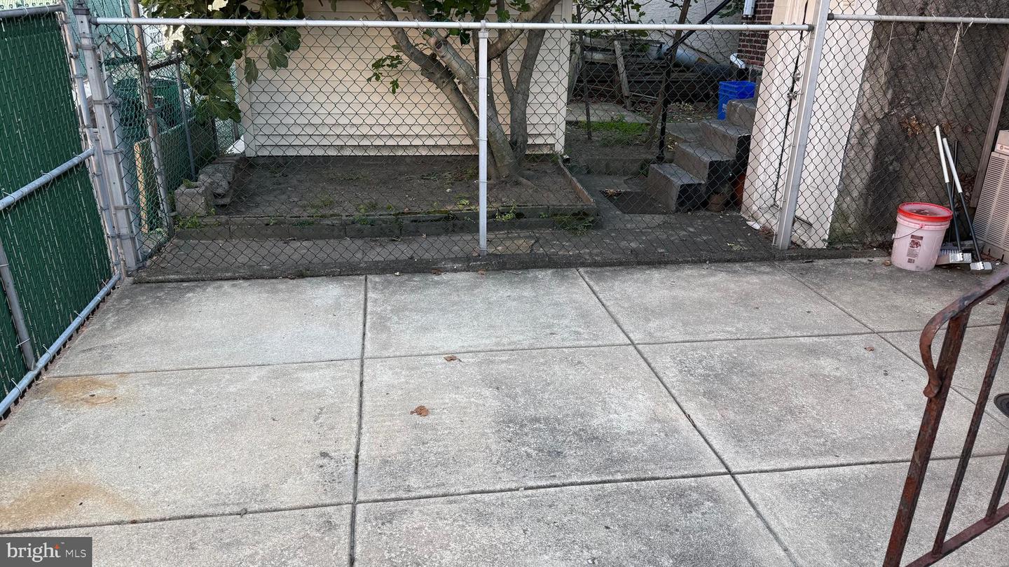 2711 S Alder St Property Photo 44