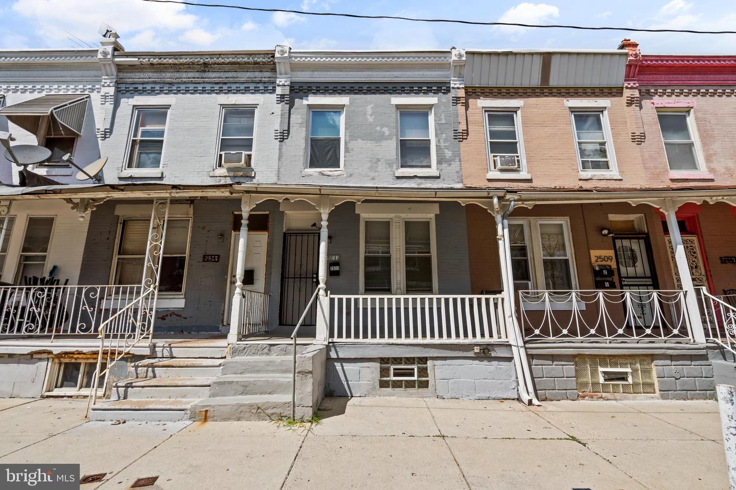 2511 W Oakdale St Property Photo 1