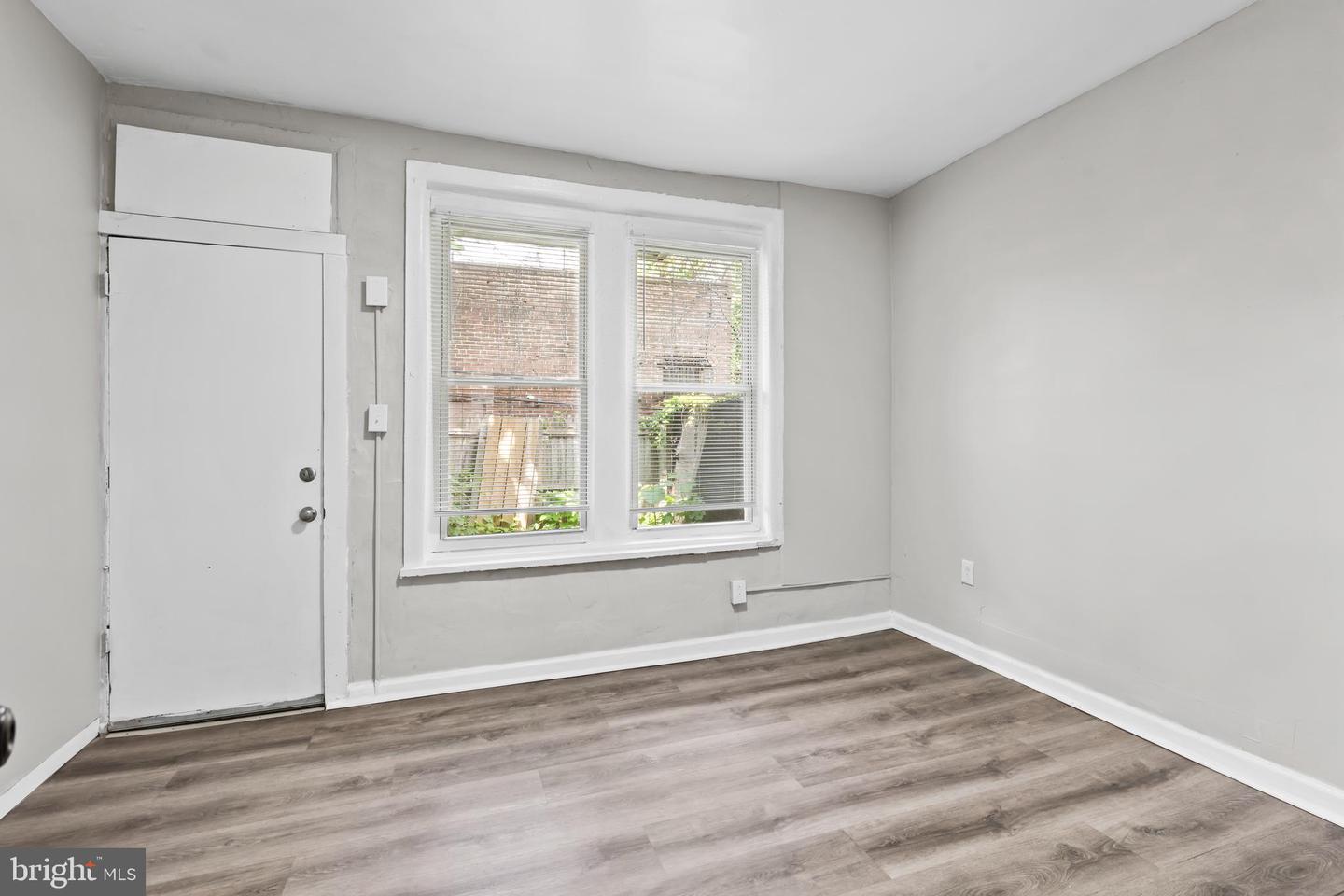2511 W Oakdale St Property Photo 5