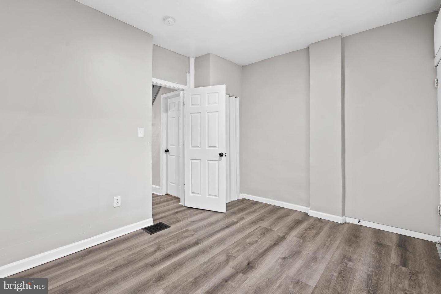 2511 W Oakdale St Property Photo 11