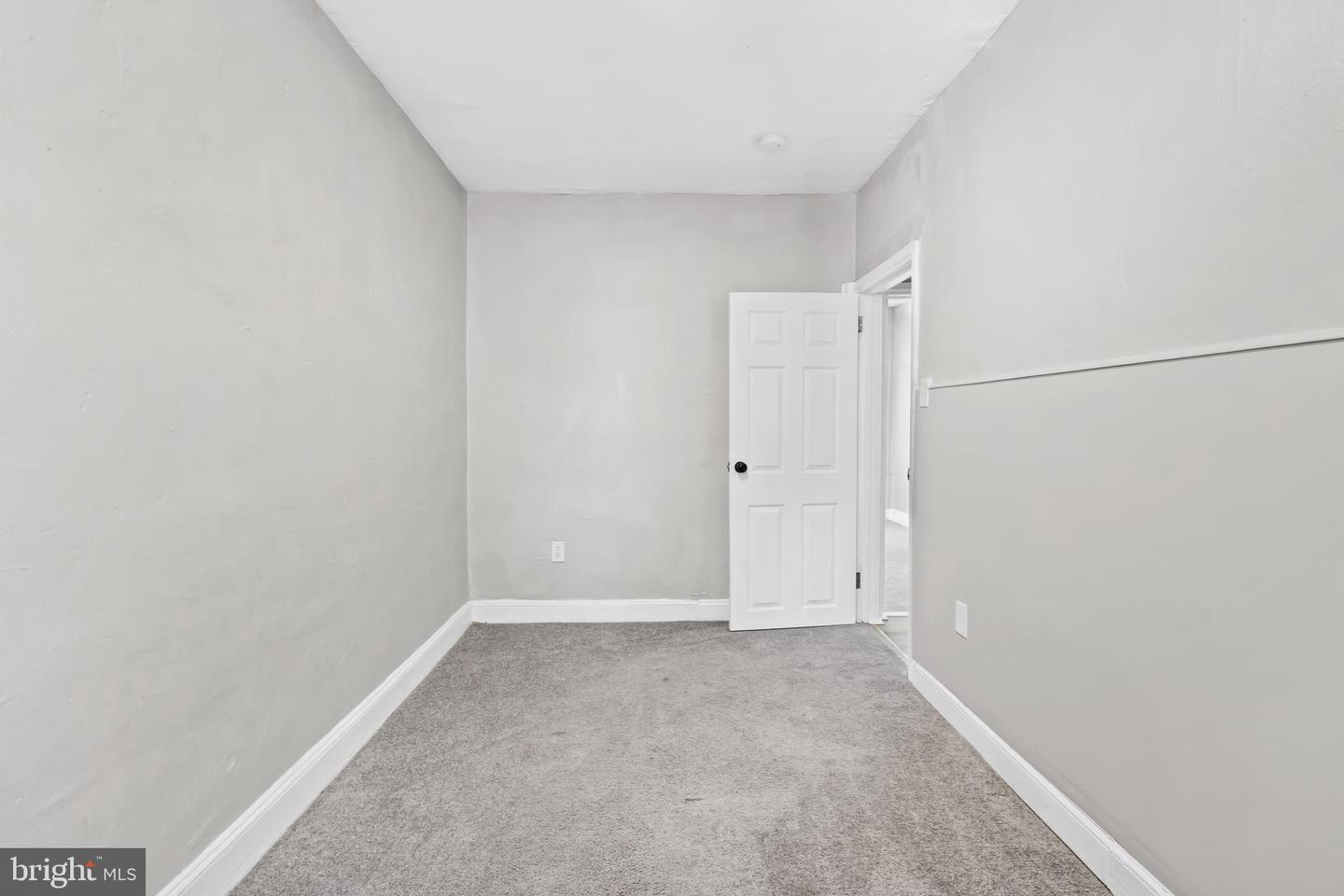 2511 W Oakdale St Property Photo 12