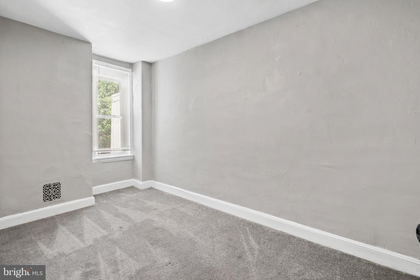 2511 W Oakdale St Property Photo 13