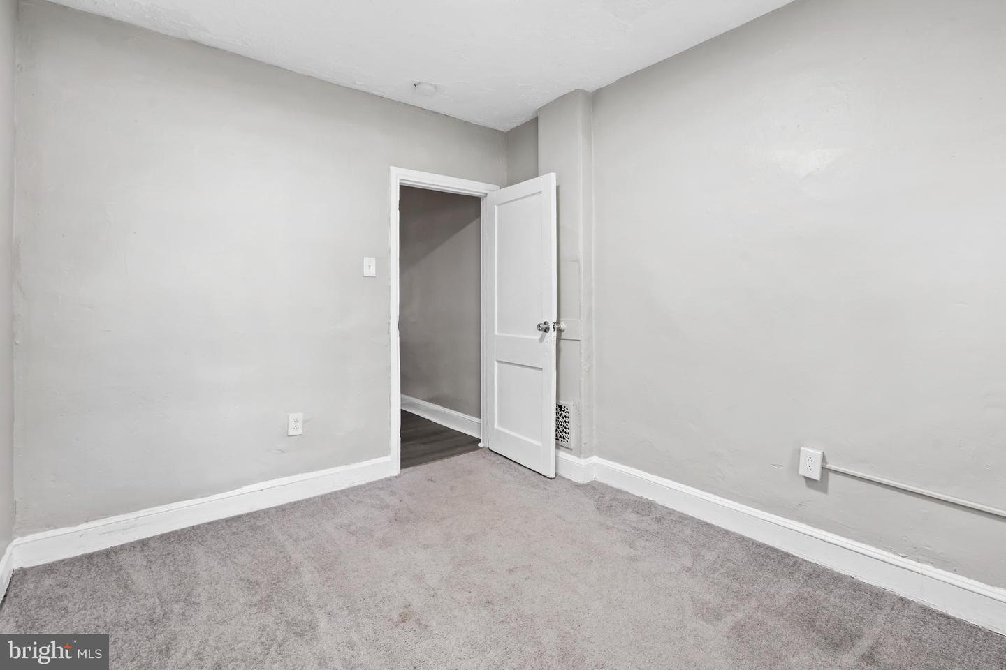 2511 W Oakdale St Property Photo 14